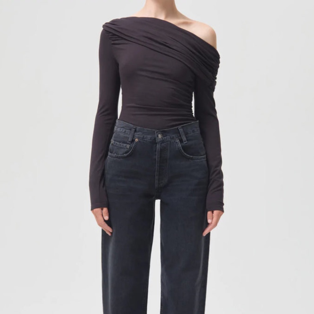 Agolde Off-Shoulder Long Sleeve Bodysuit in Charcoal